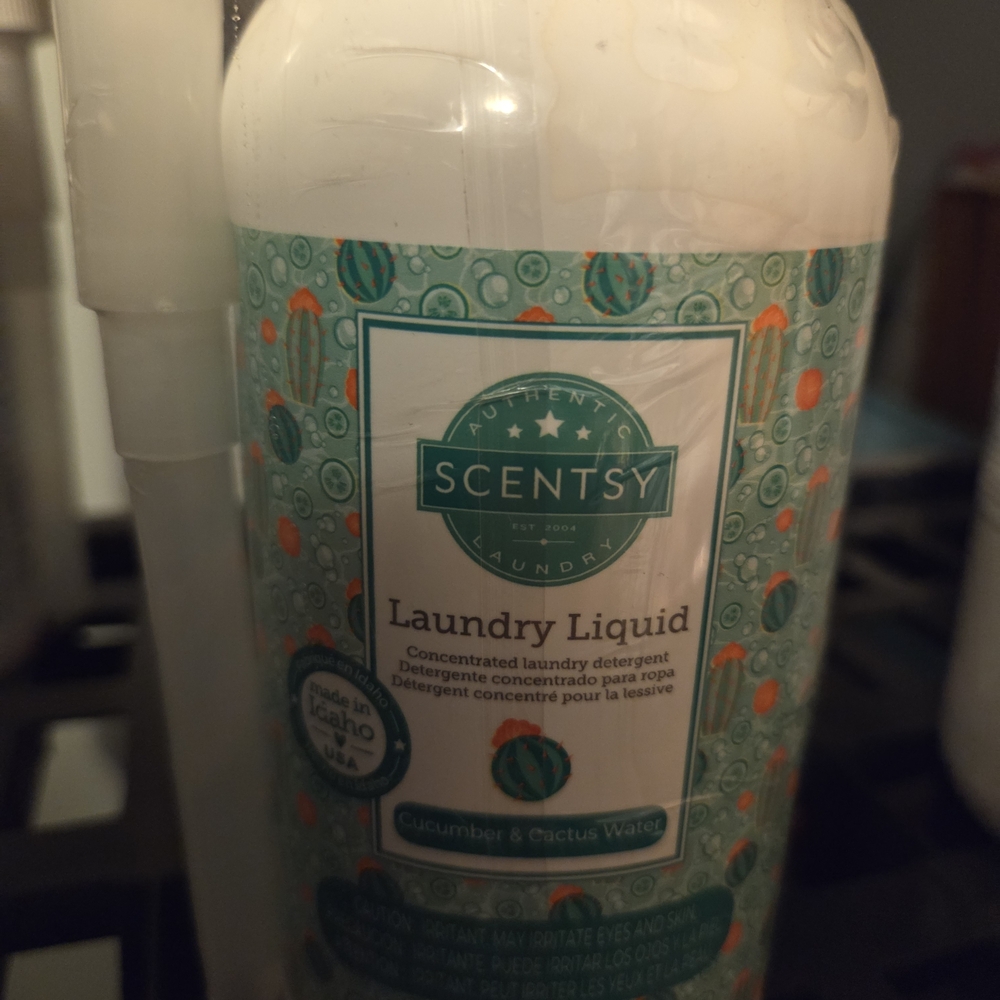 Scentsy Cucumber & Cactus Water Laundry Liquid - Teal and Orange Accents